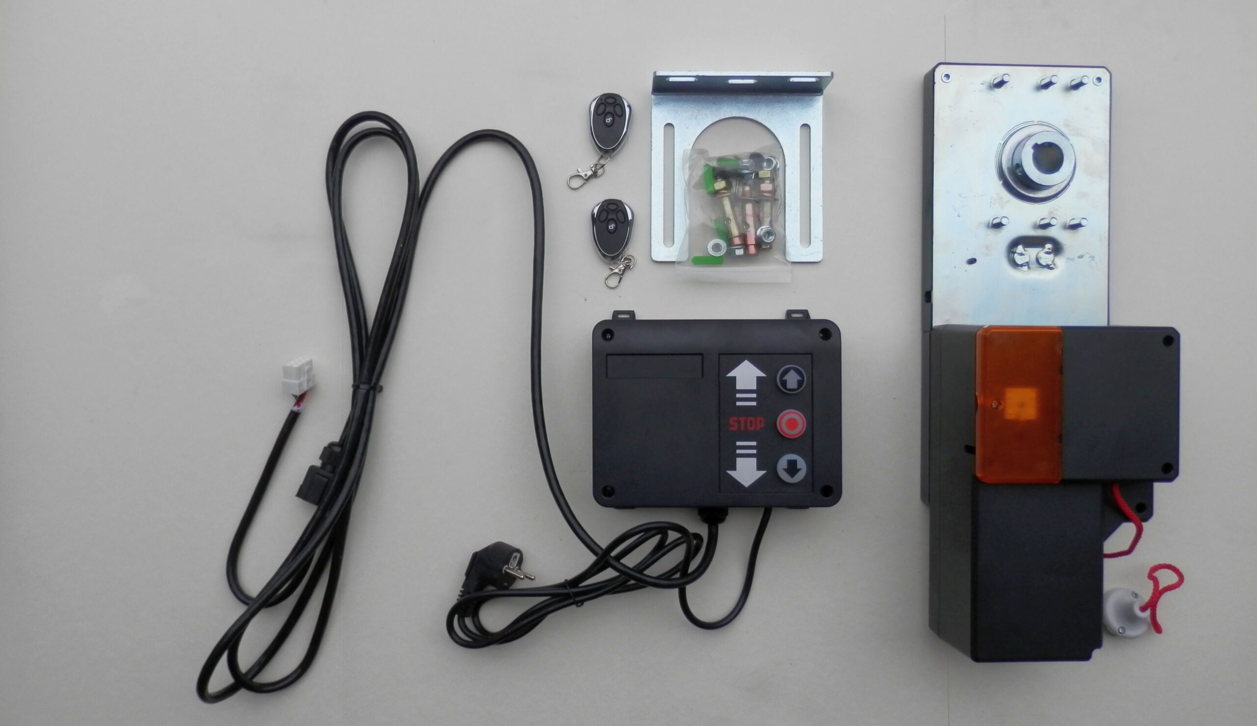 Napęd bramy segmentowej garażowej SFO-200