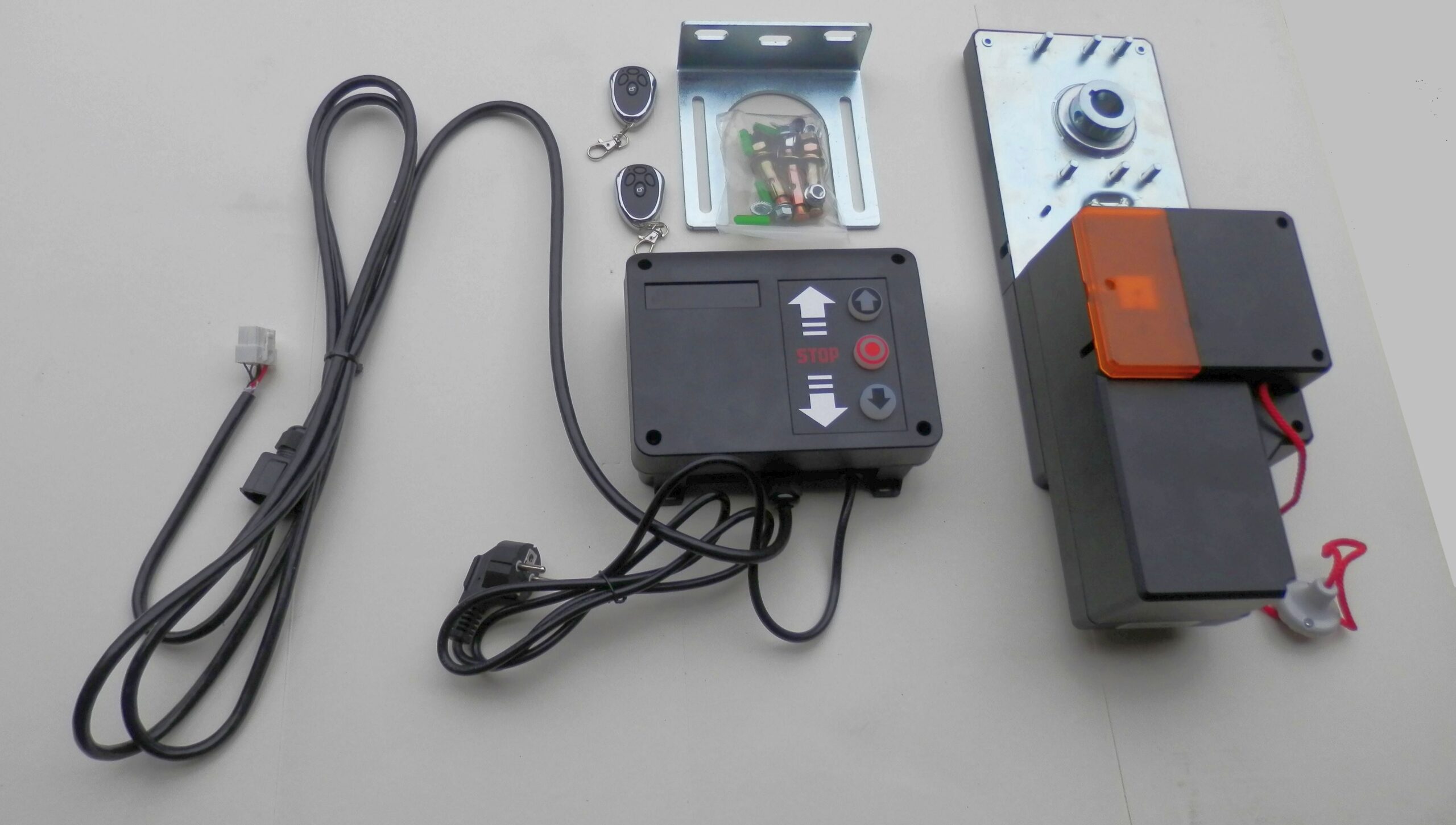 Napęd bramy segmentowej garażowej SFO-200