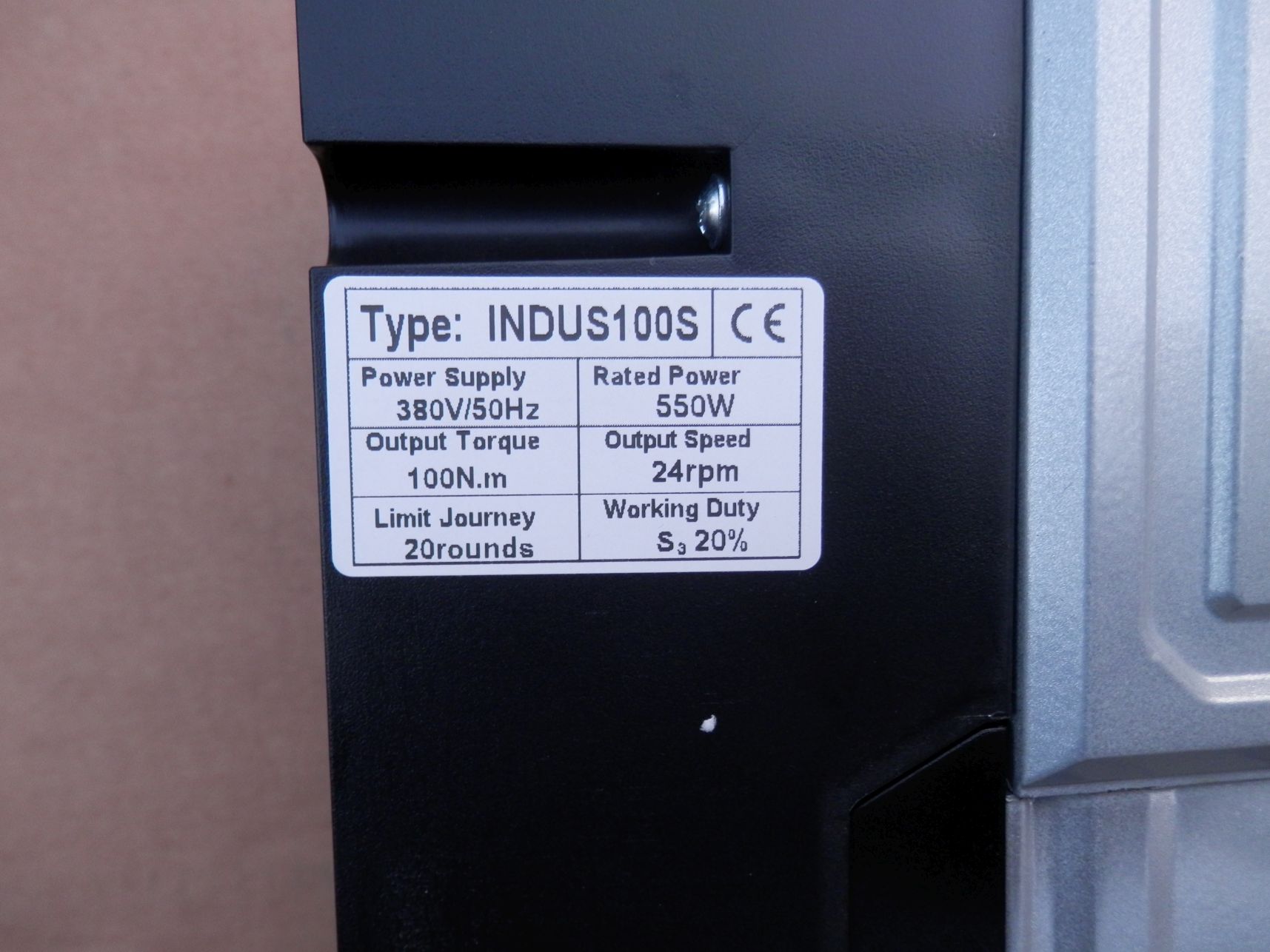 Napęd bramy przemysłowej INDUS 100S 400V Napęd bramy przemysłowej INDUS 100S 400V