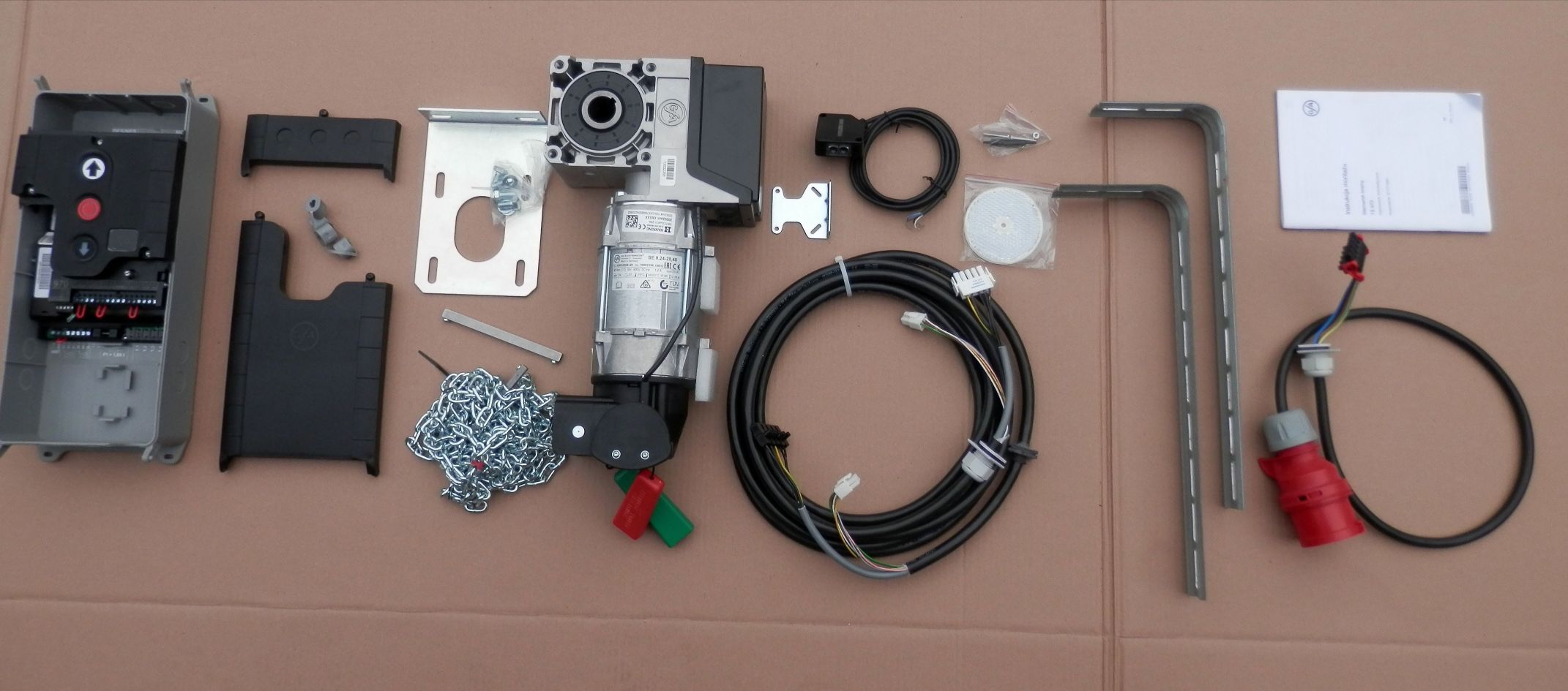 Napęd bramy przemysłowej GFA SE 9.24 + centrala TS970 + fotokomórka refleksyjna Napęd bramy przemysłowej GFA SE 9.24 + centrala TS970 + fotokomórka refleksyjna